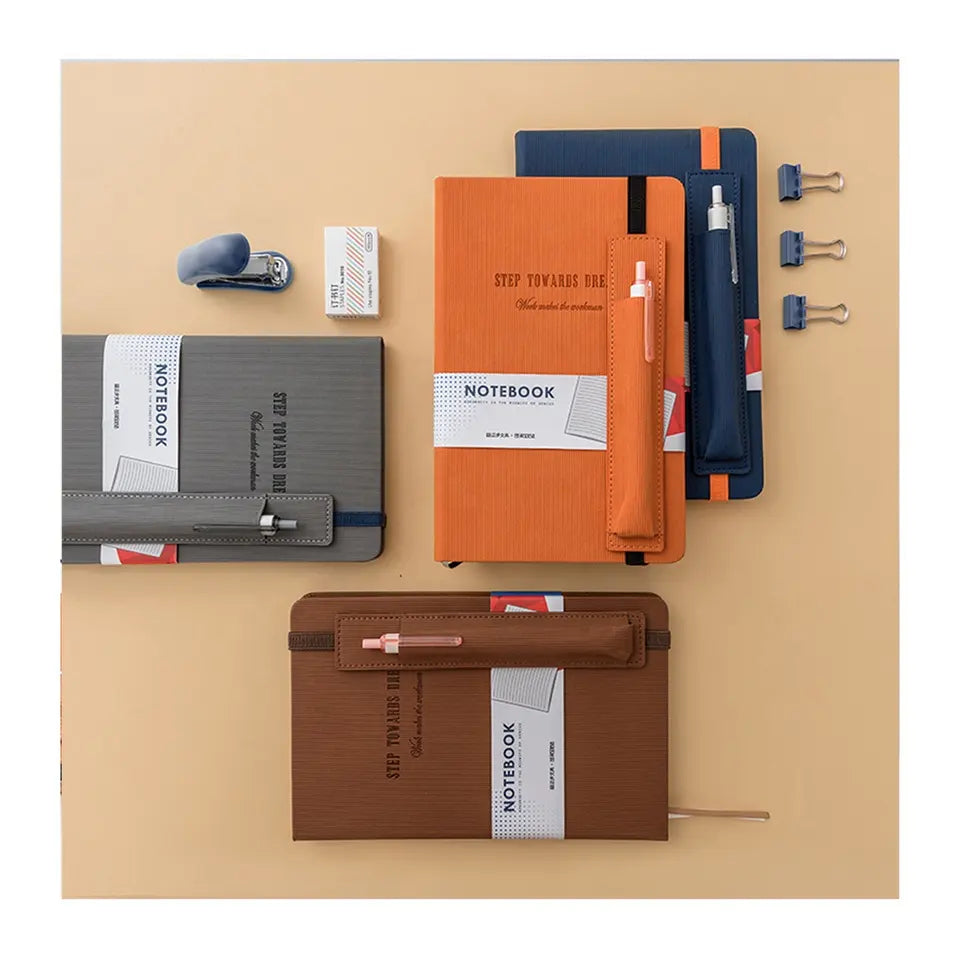 cahier de Journal en cuir PU avec sac à stylo à la main A5 cahier Agenda personnalisé Agenda 2022